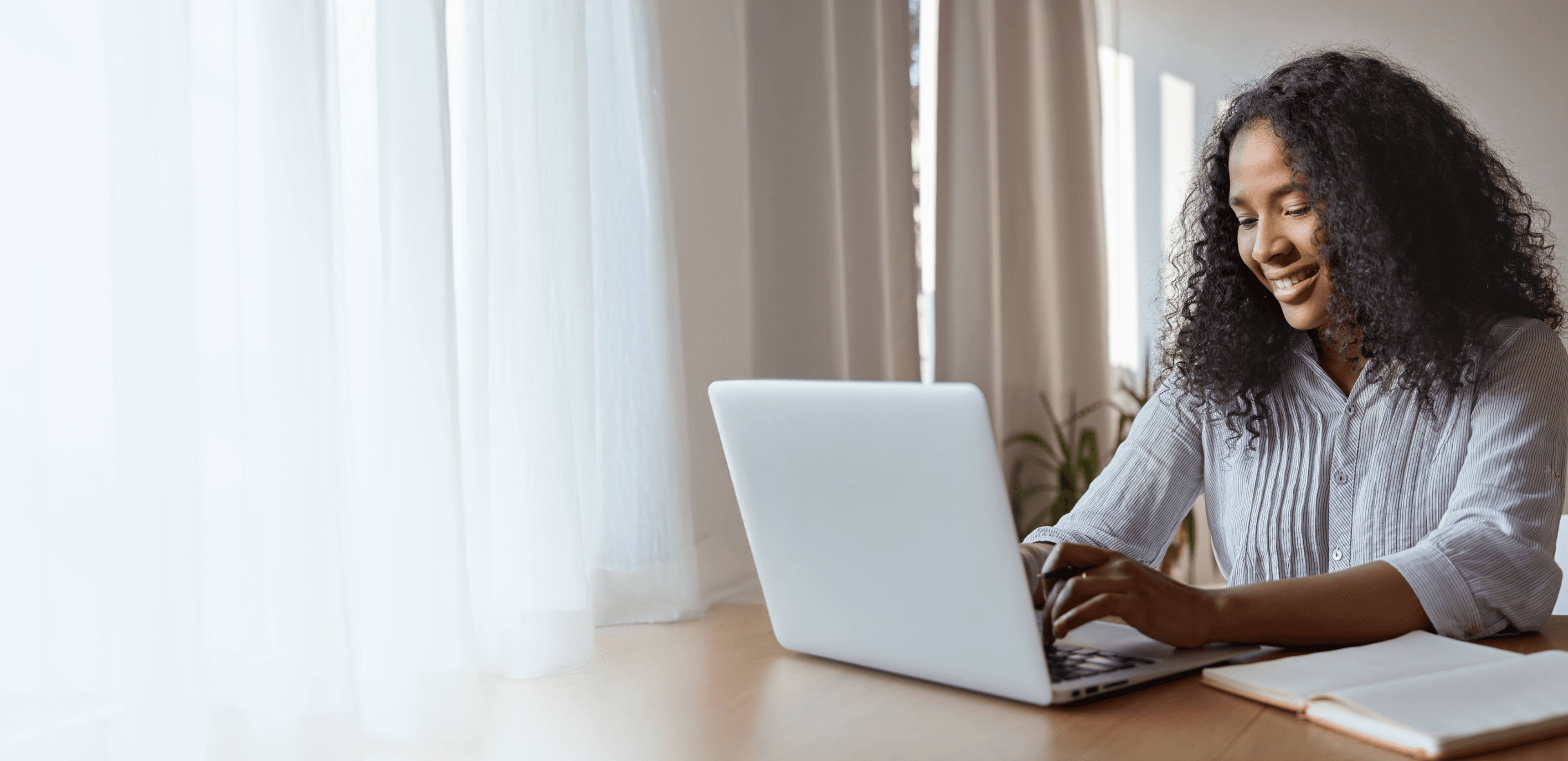 Agent working on a laptop